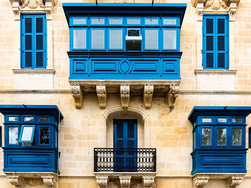 Fassade in blau von Dieter Walther