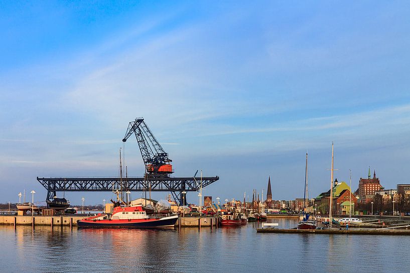 Blick auf den Stadthafen von Rostock am Abend van Rico Ködder