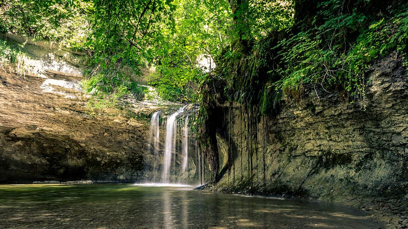 waterval in Frankrijk in het gebied franche-comte (du herisson) by Gerco Stokvis
