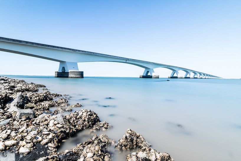Le pont de Zélande en gris et bleu par Josephine Huibregtse