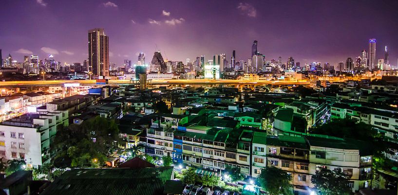 Die Skyline von Bangkok bei Nacht von Bliek Fotografie