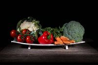 Stilleben, Gemüse auf einer Obstschale.