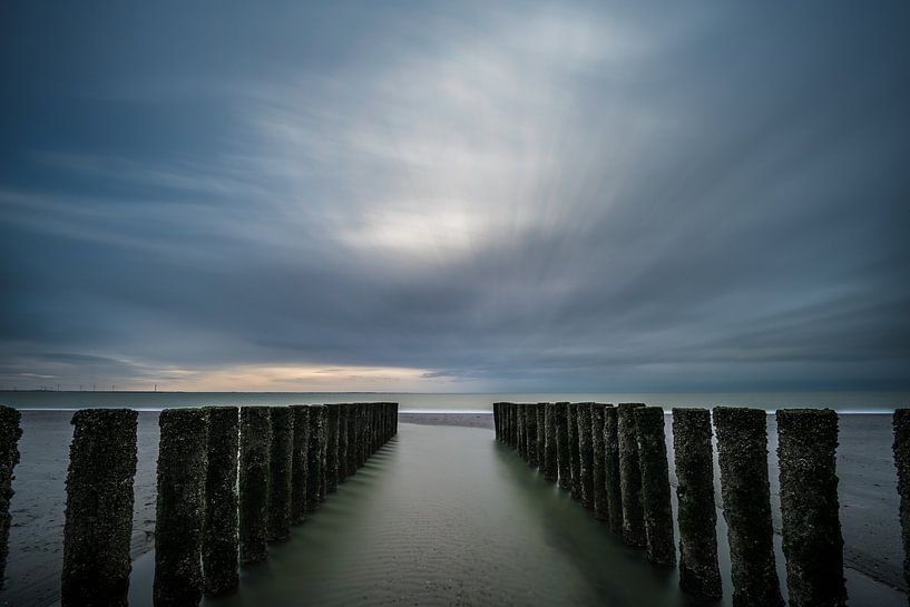 Golfbreker aan de Nederlandse kust by Patrick de Vleeschauwer