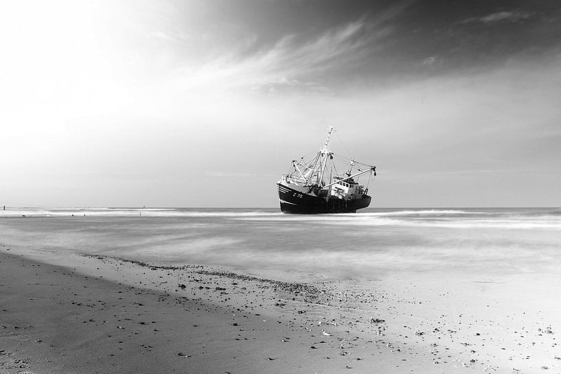 Stranded fishing boat near Petten NL by Thijs Schouten