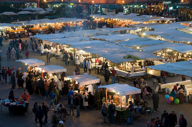 Atmosphärischer Markt Marokko Djeema-el-fna von Keesnan Dogger Fotografie