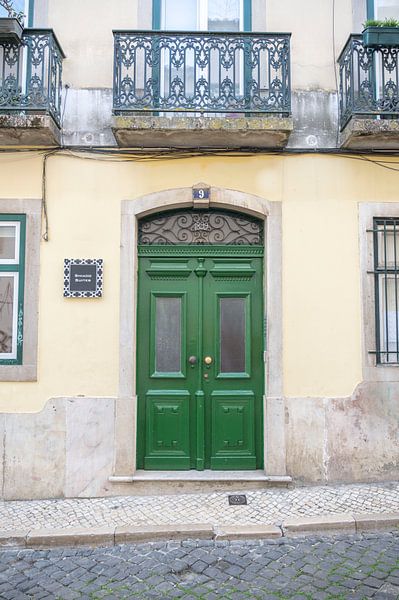 Die Grüne Tür Nr. 9, Alfama, Lissabon, Portugal von Christa Stroo photography
