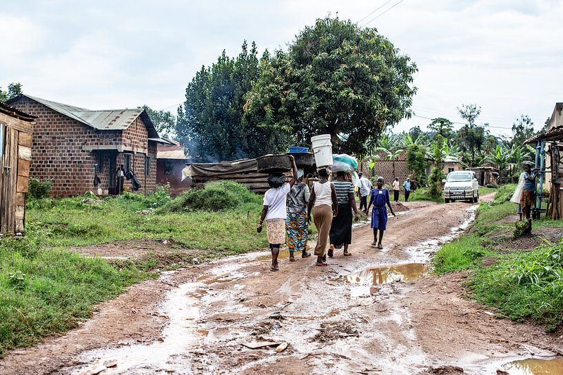 Straßenszene in Uganda von Eric van Nieuwland