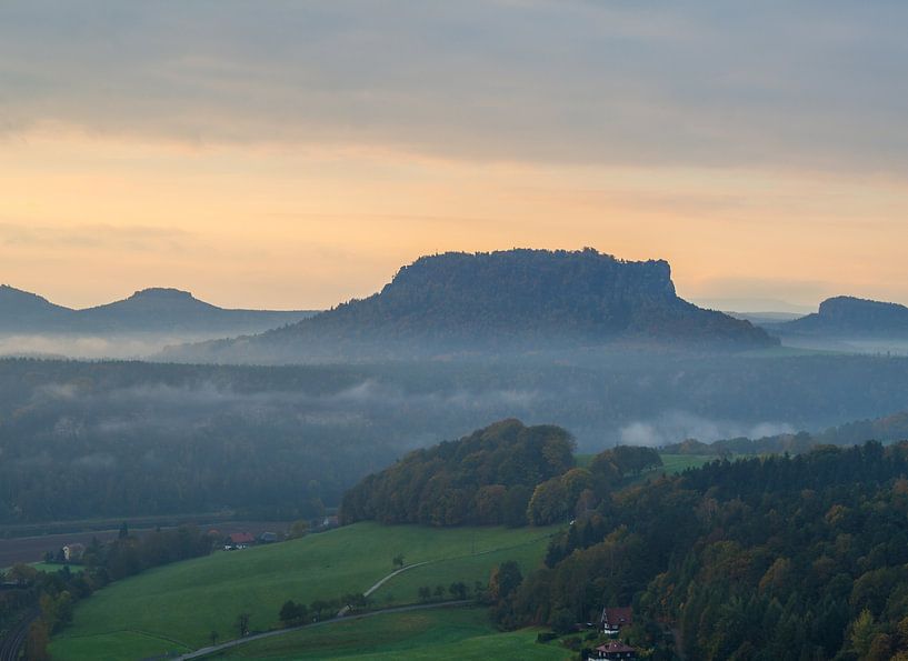 Nebel über dem Elbsandsteingebirge von Animaflora PicsStock