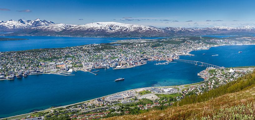 Tromsø the Paris from the north. by Hamperium Photography