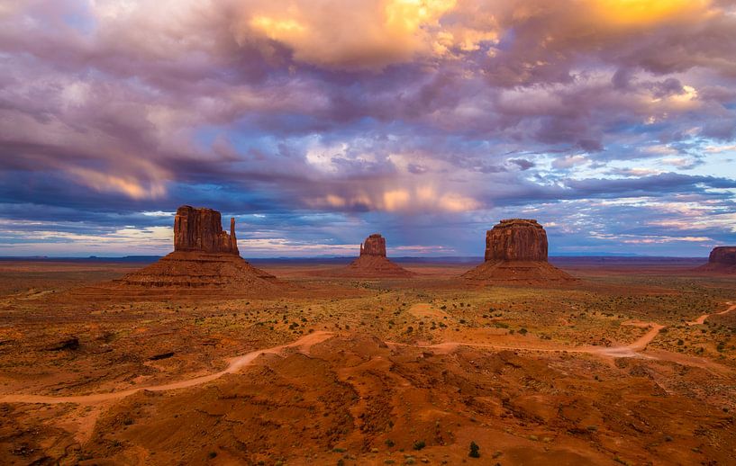 Monument Valley , Utah america by Ton Kool