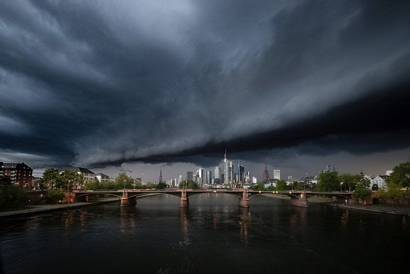 Frankfurt storm, unique cloud formation by Fotos by Jan Wehnert
