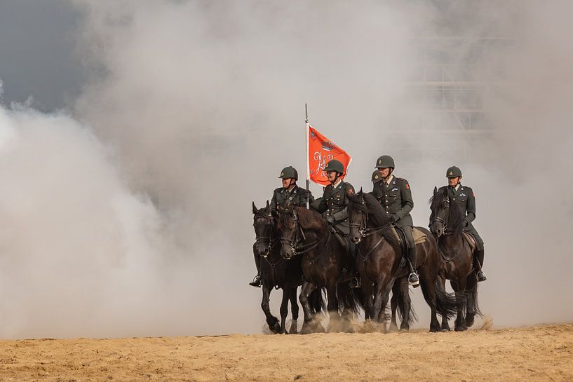 Paarden door de rook, op het schevingse strand von Erik van 't Hof