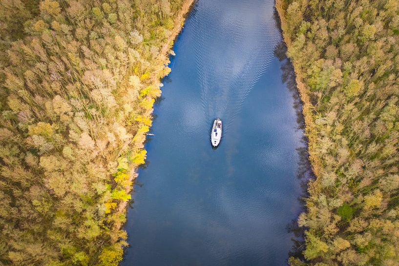 Kanal in Herbststimmung von Bernardine de Laat