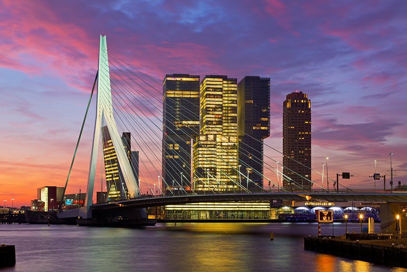 Sonnenaufgang an der Rotterdamer und der Erasmusbrücke von Anton de Zeeuw