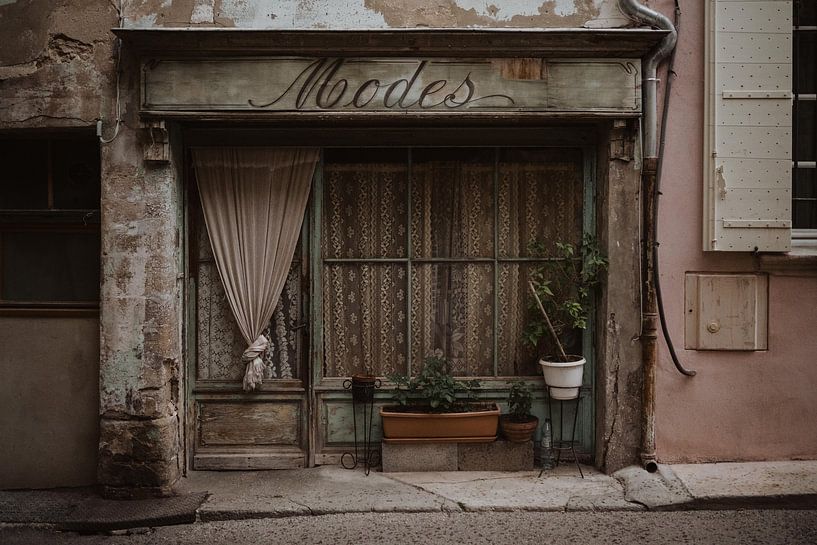 French street scene: an old fashion house in Provence by Fenna Duin-Huizing