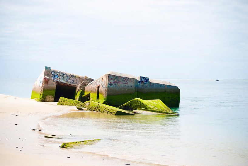 Oude bunker in de zee von Tess Smethurst-Oostvogel