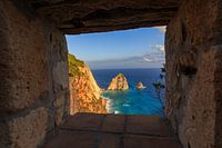 Uitzicht op zee met een rotsformatie op het eiland Zakynthos in Griekenland