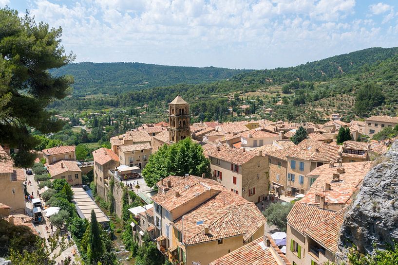 Moustiers-Sainte-Marie, beautiful village in France by Linda Schouw