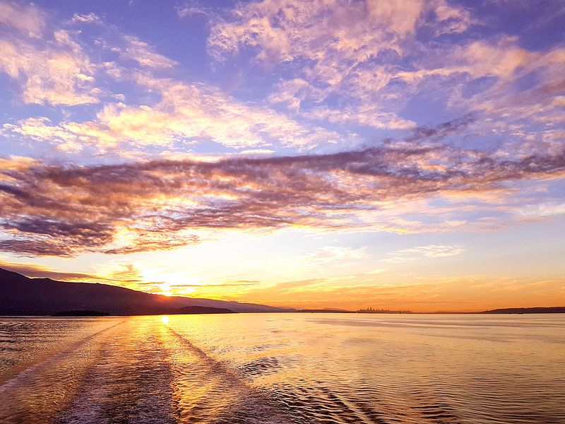 Zonsopkomst British Columbia  van Louise Poortvliet
