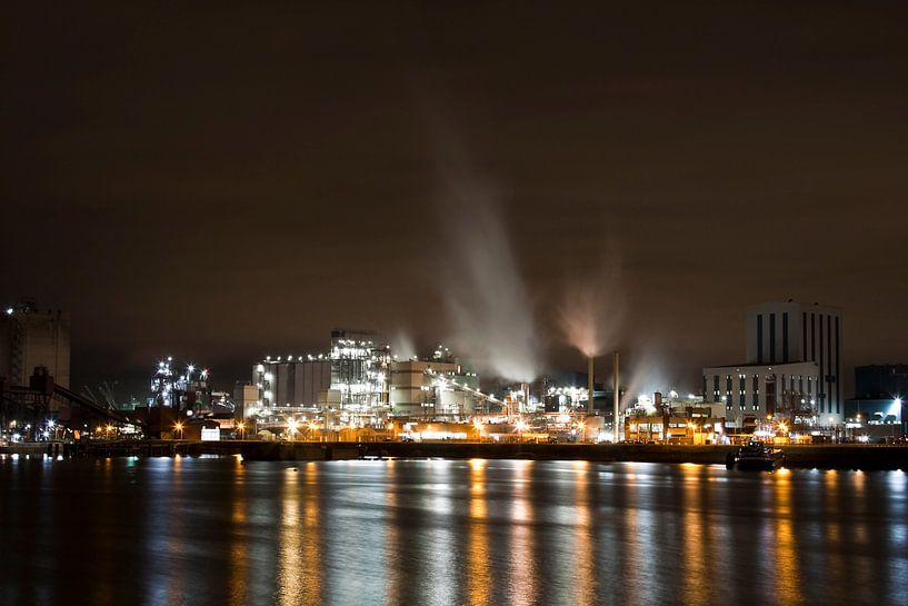 Industrie im dunklen Hafen von Guido Akster