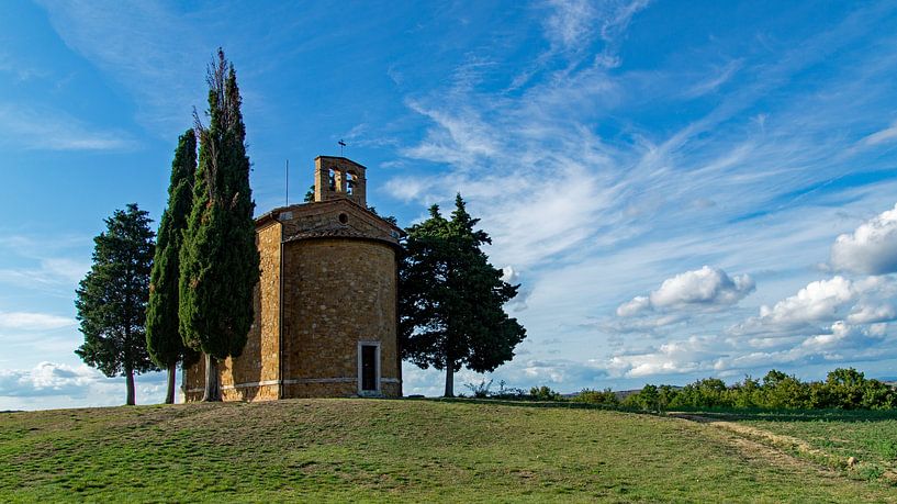 Cappella della Madonna di Vitaleta im Val D'Orcia in der Toskana, Italien von Discover Dutch Nature