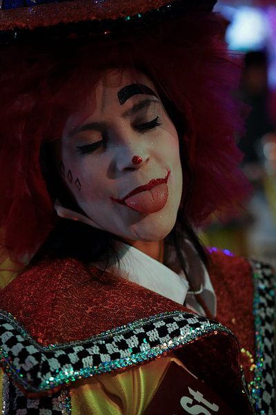 Bunte Nacht Porträt des Karnevals auf Teneriffa von Jos Voormolen