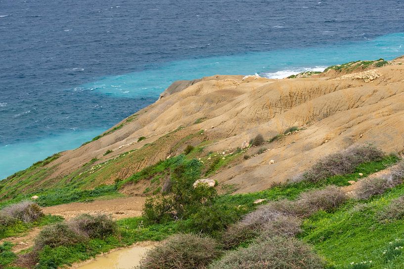 Détail de rochers sablonneux, de collines et de falaises à la mer Méditerranée par Werner Lerooy