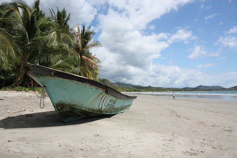 Boat on the beach of Samara by Jolanda van Eek en Ron de Jong