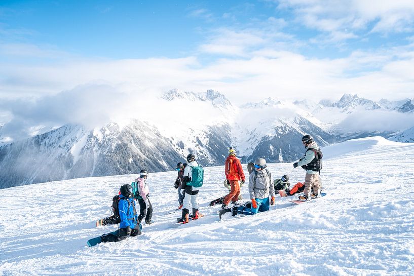Contrôle DVA Freeride Poudreuse Descente dans le Montafon, Vorarlberg Groupe de snowboard par Leo Schindzielorz