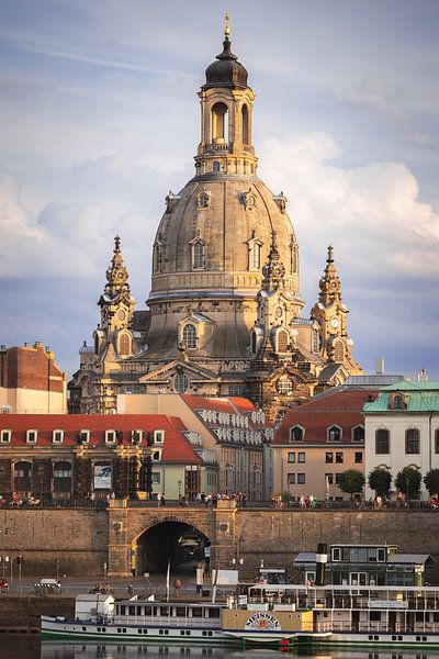Frauenkirche im goldenen, abendlichen Licht von Richard
