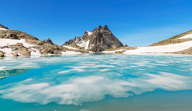 Lac en train de dégeler dans les montagnes par Andreas Föll