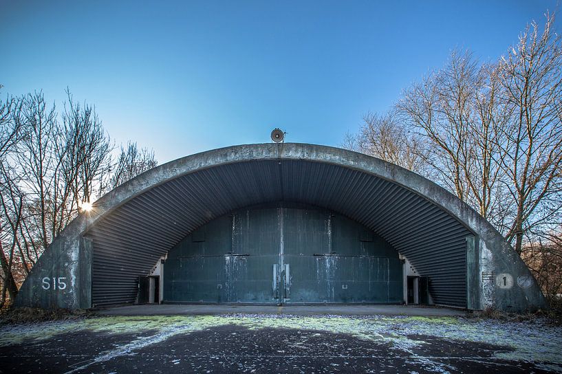 Flugzeug-Bombenbunker im Winter von Olivier Photography