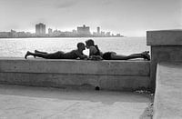 Cuba, La Havane,  amoureux du Malecon