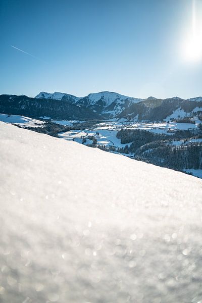 Winterlicher Blick von Oberstaufen auf den Hochgrat, Steibis von Leo Schindzielorz