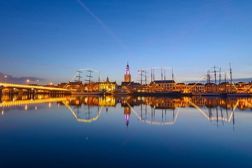 Kampen Skyline am Fluss IJssel nach Sonnenuntergang von Sjoerd van der Wal Fotografie