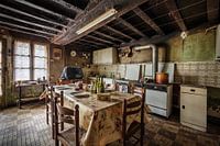 Cuisine dans une maison délabrée