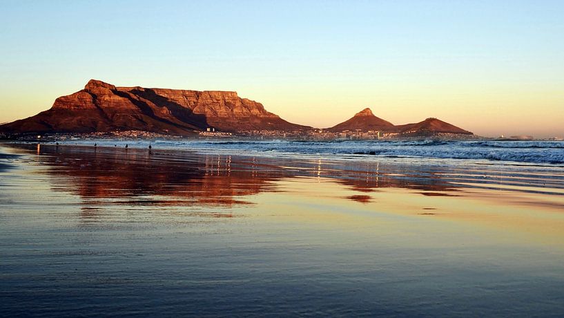 Table Mountain in Cape Town at sunrise by Werner Lehmann