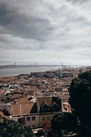 Blick auf die Stadt und die Bucht von Lissabon, Portugal.