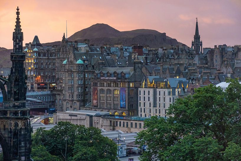 Edinburgh during sunrise by Thea.Photo