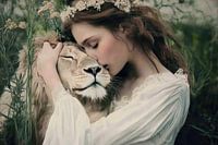 Schöne junge Frau mit Löwe - Whispers of the Wild