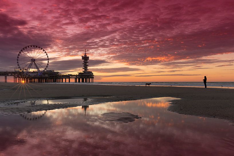 La jetée de Scheveningen et la grande roue au coucher du soleil par Rob Kints