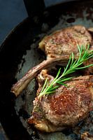 Lamb chops with rosemary
