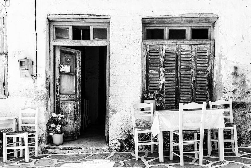 Grieks terras in Zwart Wit by Mario Calma