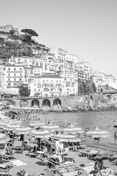 L'été sur la côte amalfitaine en noir et blanc - Photographie d'Italie par Henrike Schenk