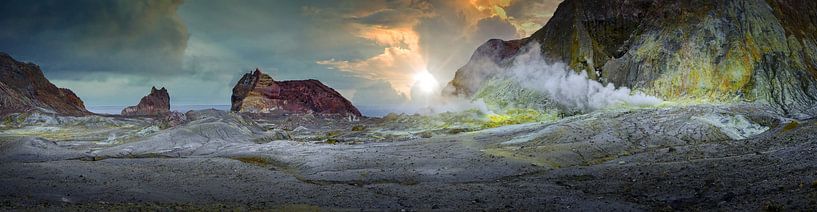 Vulkanische Landschaft mit Dampfgeysiren. Panoramafoto von White Island in Neuseeland. von Albert Brunsting