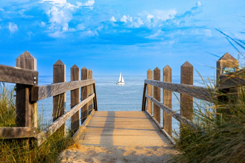 Un voilier navigue le long de la côte zélandaise près de Domburg. par Danny Bastiaanse