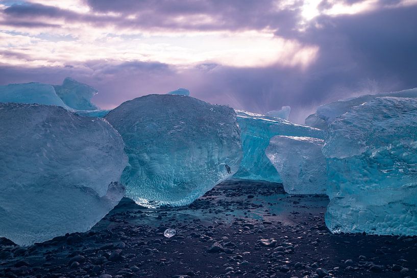 Plage de diamants à Jökulsárlón, Islande. par Gert Hilbink
