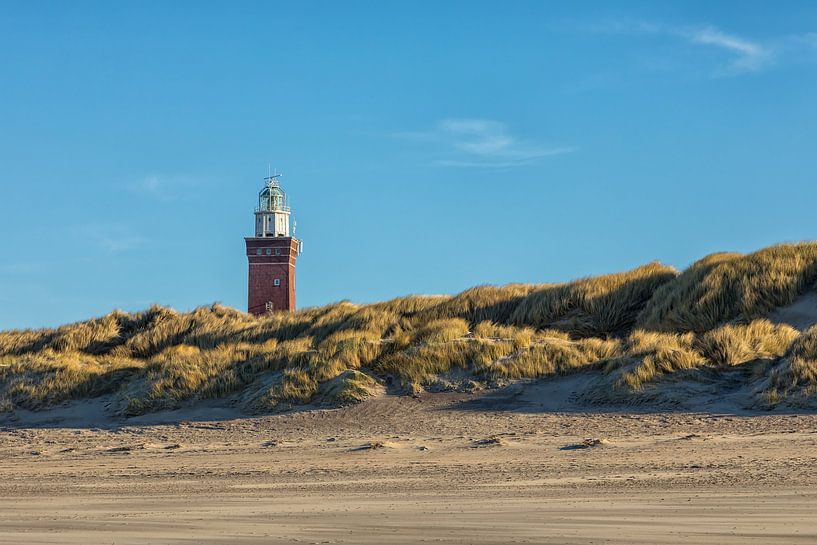Vuurtoren achter de duinen by Bram van Broekhoven