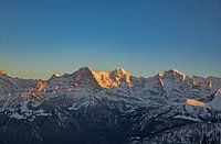 Sonnenuntergang und Alpenglühen über den Berner Alpen