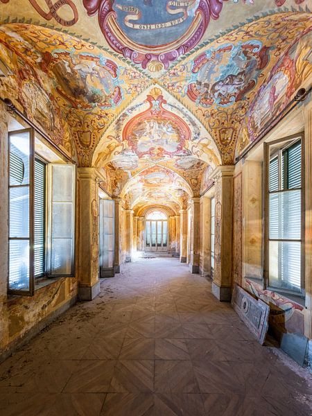 beautiful villa in Italy - I love the ceiling paintings by Gentleman of Decay